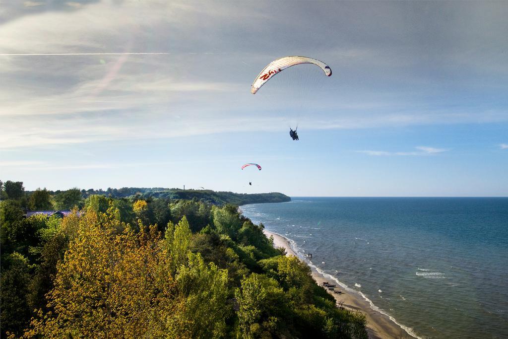 ホテル Farys Jastrzębia Góra エクステリア 写真